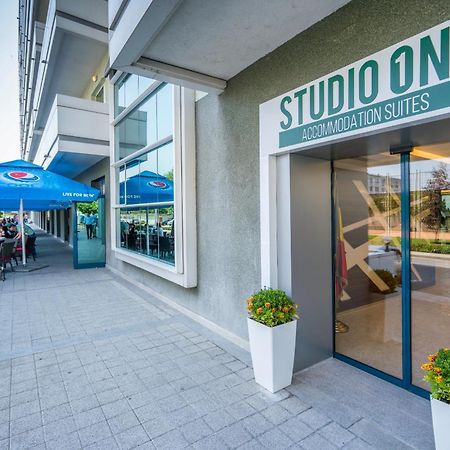 Studio One Accommodation Suites Bucareste Exterior foto